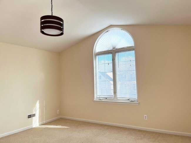 Building Photo - 1346 N Bay Dr