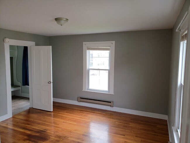 Building Photo - 64 Marlborough St