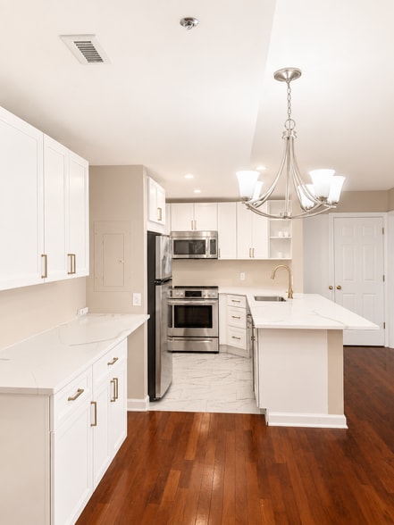 Building Photo - 100 Harborview Dr