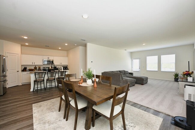 Building Photo - **RARE FIND: LIKE NEW, ONE-OWNER, 5-BED, 3-BATH HOME BUILT IN 2025 IN A NEIGHBORHOOD WITH RESORT-...