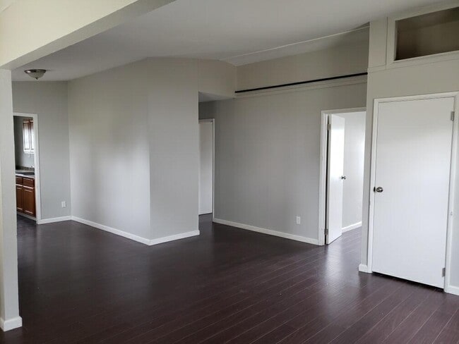 Building Photo - 1340 Mound Ave