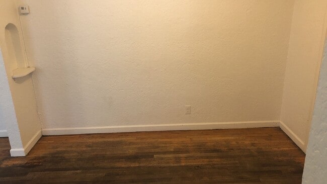 Building Photo - 813 NE A St