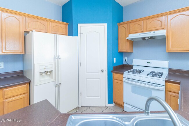 Building Photo - 5917 Cielo Del Rey Pl