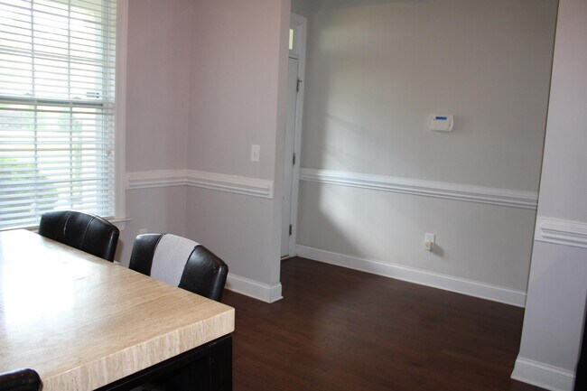 Building Photo - 241 Vinewood Pl