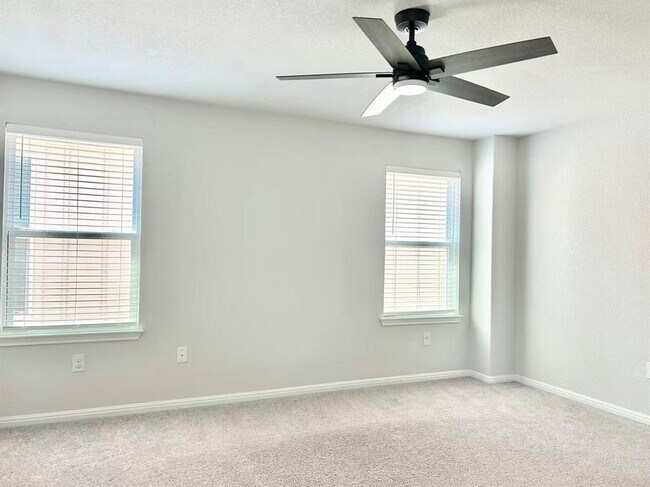 Building Photo - 9908 Thane Way