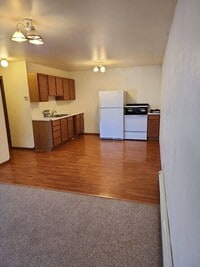 Building Photo - 2 N 7th Ave E