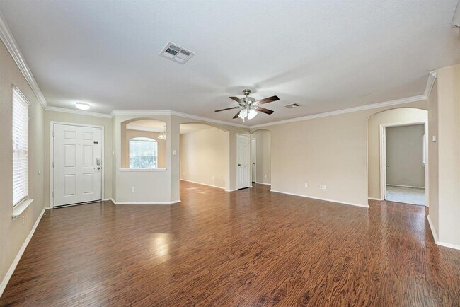 Building Photo - 921 Dexter Dr