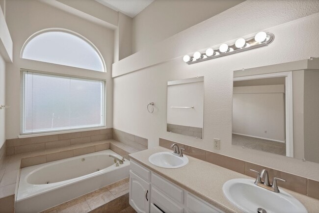 Building Photo - BRIGHT & UPDATED RANCH-STYLE HOME in D-20