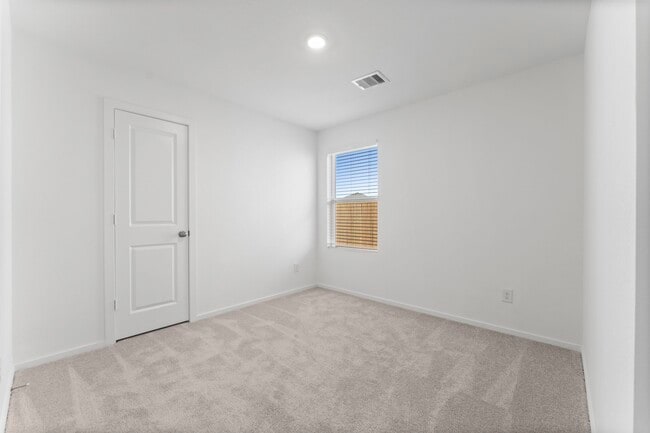 Building Photo - 25392 Carnation Ct