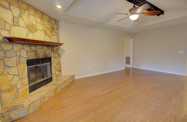 Building Photo - 948 Wedgewood Way