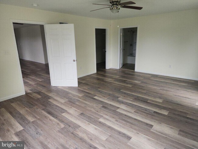 Building Photo - 235 Hickory Ln