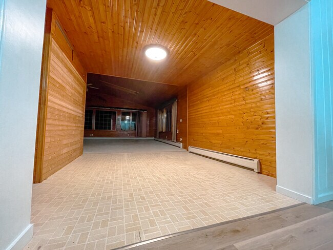 Building Photo - 55 Oak St