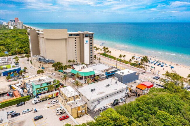 Building Photo - Beachfront Bloo's -2 Units-Ocean View Balc...