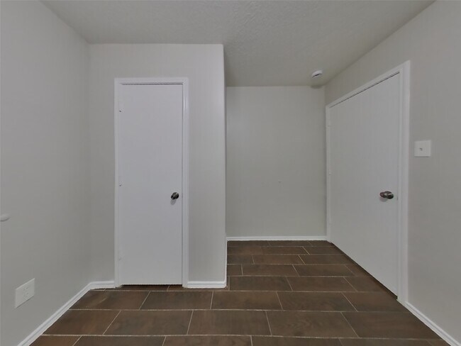 Building Photo - 7214 Winter Song Dr