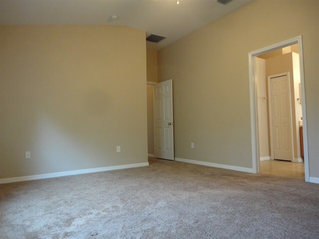 Building Photo - 3213 Dunstable Dr