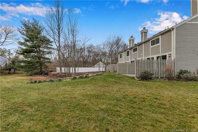 Building Photo - 11 Strathmore Ln