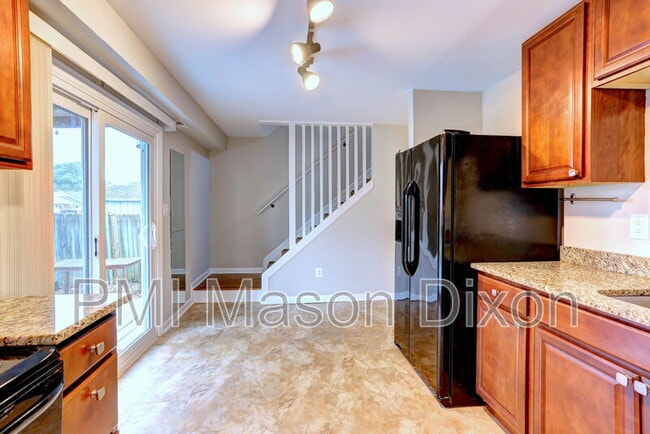 Building Photo - 1651 Elkridge Dr
