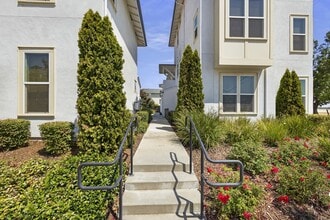 Building Photo - 2 Bedroom, 1 Bath Available! MOVE IN SPECIAL $2000