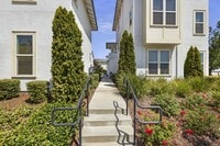 Building Photo - 2 Bedroom, 1 Bath Available!
