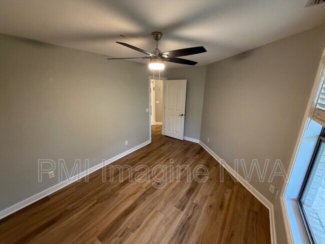 Building Photo - 88 E Cydnee St