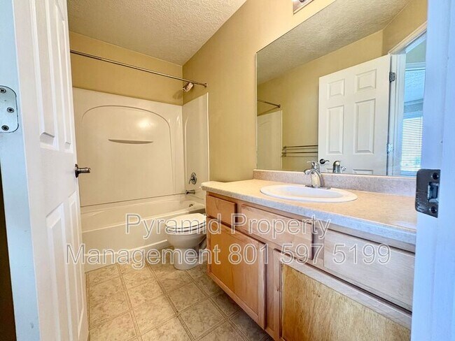 Building Photo - 3141 Alsace Way