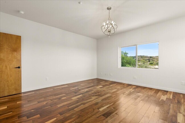 Building Photo - Vista Panoramic View 6 Bedroom 4.5 Bathroom Home for Rent