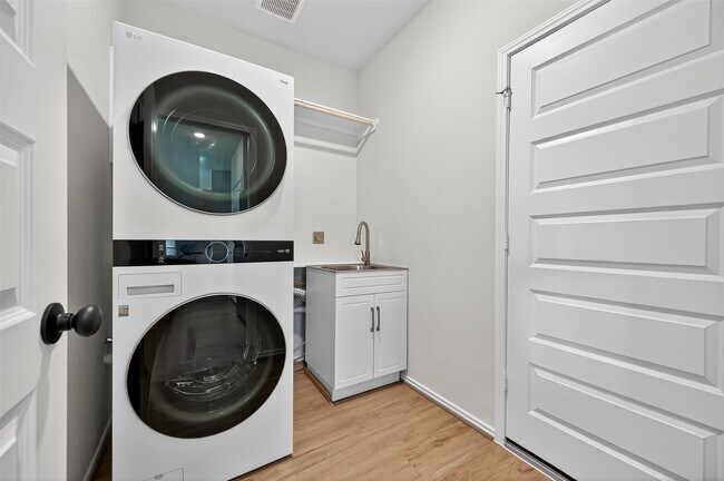 Building Photo - 22827 Xanthos St