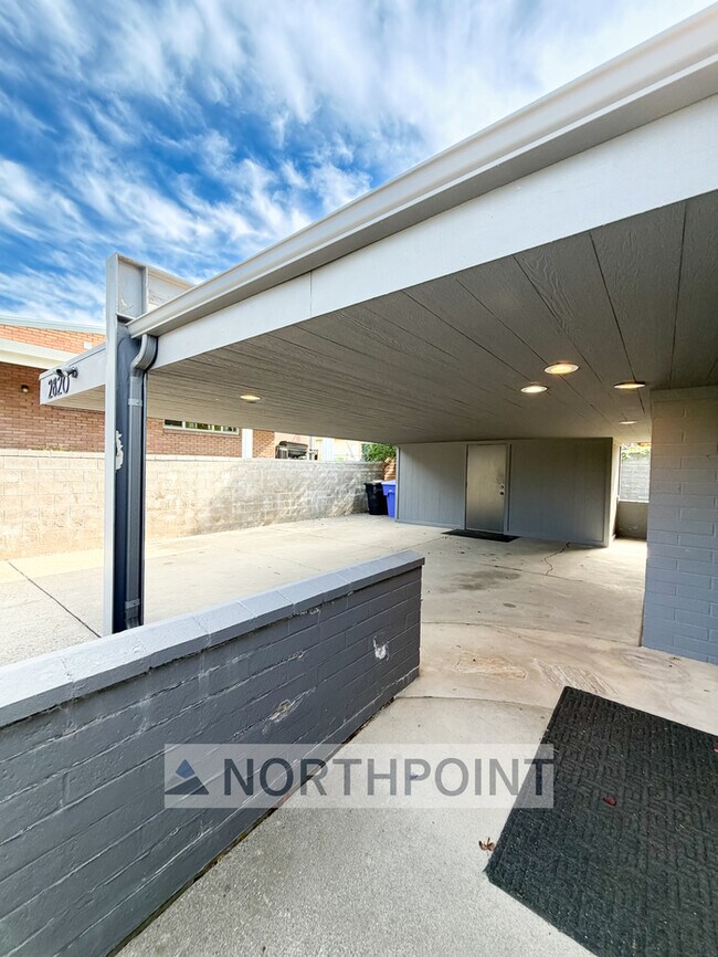 Building Photo - Midcentury Modern Masterpiece