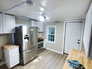 Building Photo - 102 Truman St