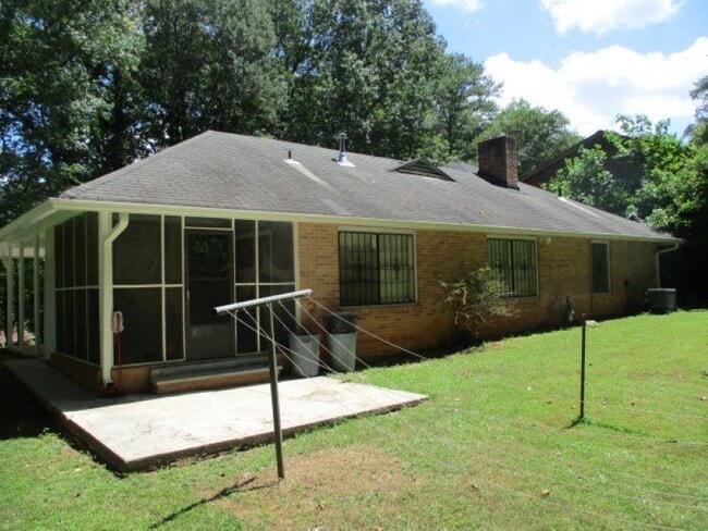 Building Photo - 2032 Rector Dr SW