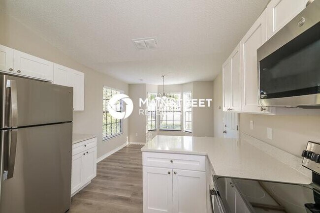 Building Photo - 3 Bedroom Pet-Friendly Home in ORLANDO, FL with Main Street Renewal