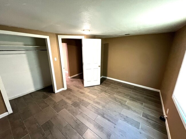 Building Photo - 2036 S Roosevelt Rd 6