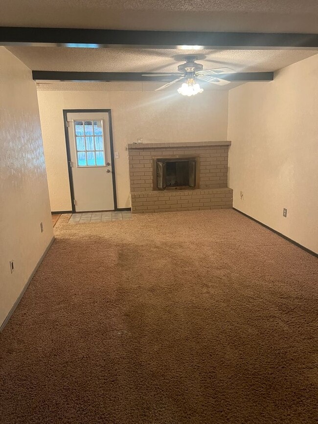 Building Photo - Large Canyon Home