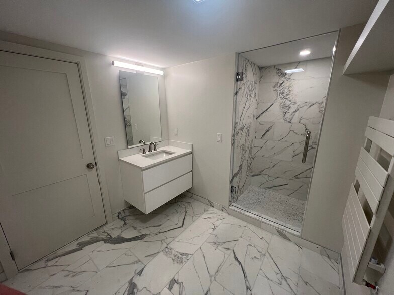 Building Photo - 1 Rose Ln