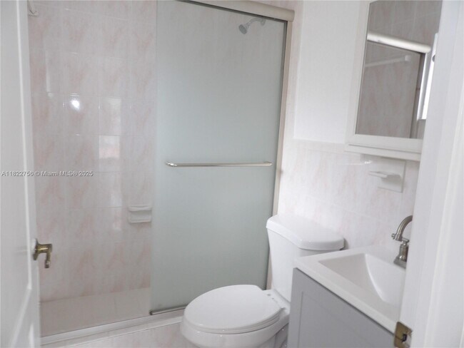Building Photo - 5411 SW 158th Ct
