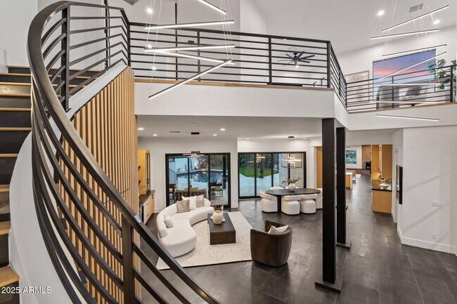 Building Photo - 3135 E Palo Verde Dr