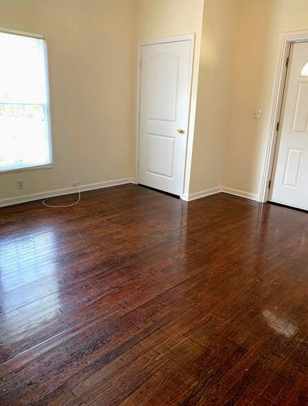 Building Photo - 216 N Gilmer St