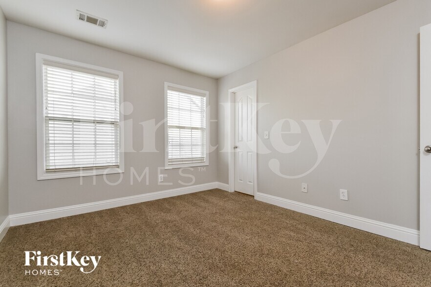 Building Photo - 5681 Apple Grove Rd NE