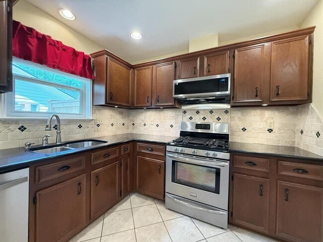 Building Photo - 2631 Oak Meadow Dr