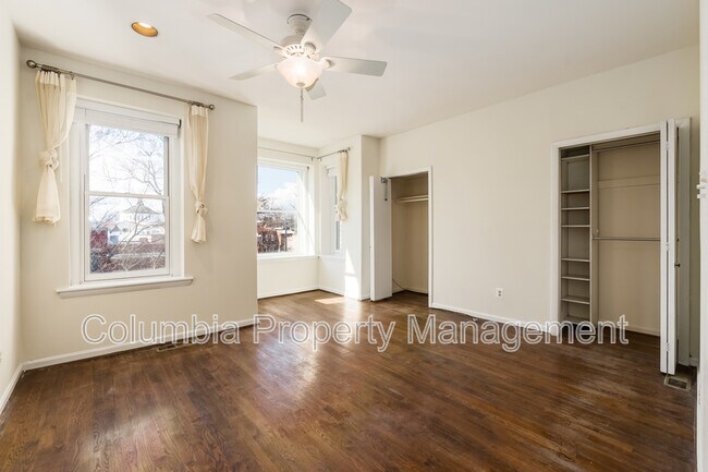 Building Photo - 127 11th St NE