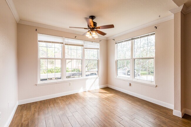 Building Photo - 4142 Central Sarasota Pkwy