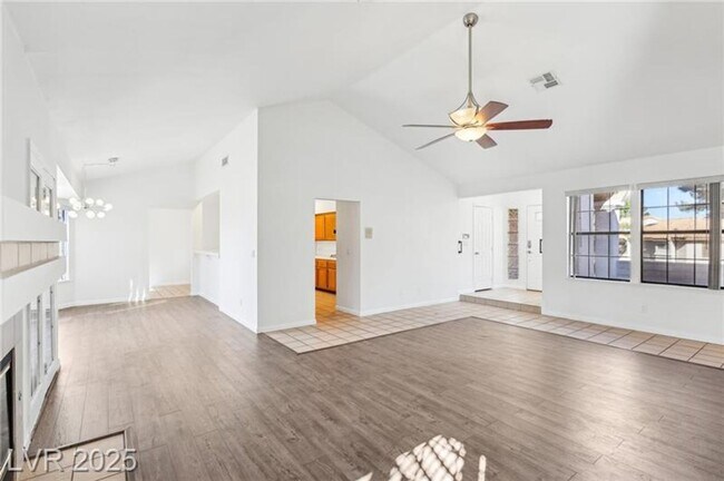 Building Photo - SPACIOUS 3BEDROOM SINGLE STORY TOWNHOME IN...