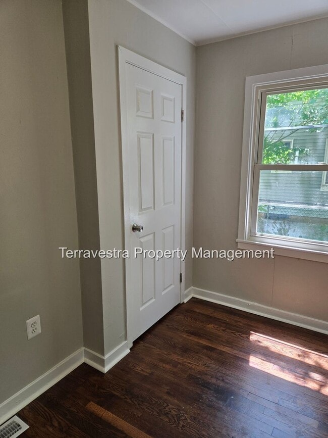 Building Photo - Upper Deerfield 3 bed