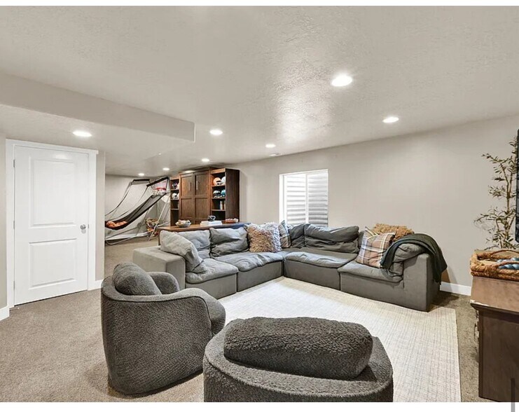 Building Photo - 2681 E Clarkstone Dr