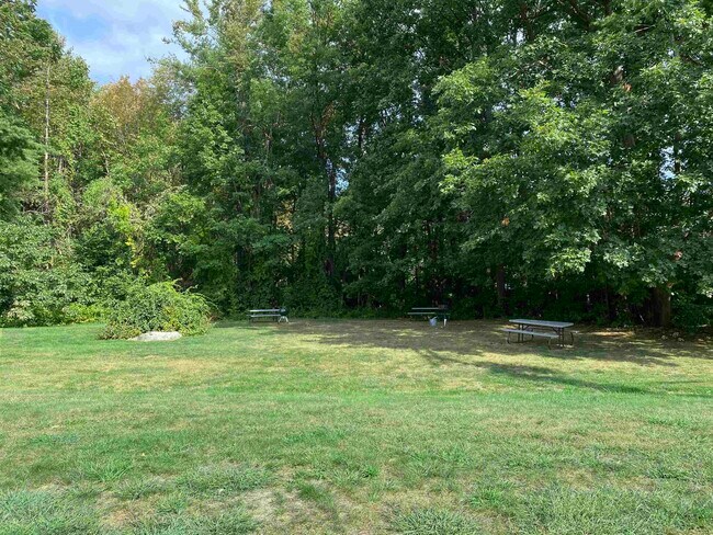 Building Photo - 379 Huse Rd