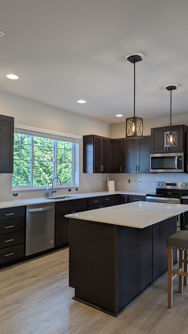 Building Photo - Mill  Creek 3 bedroom Townhome