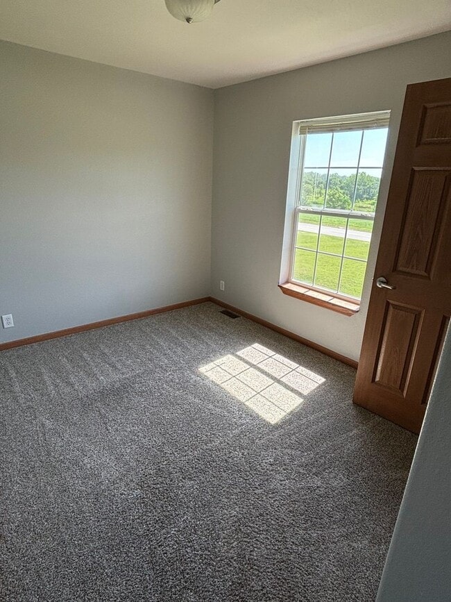 Building Photo - Newly Updated Townhome in Ogden!