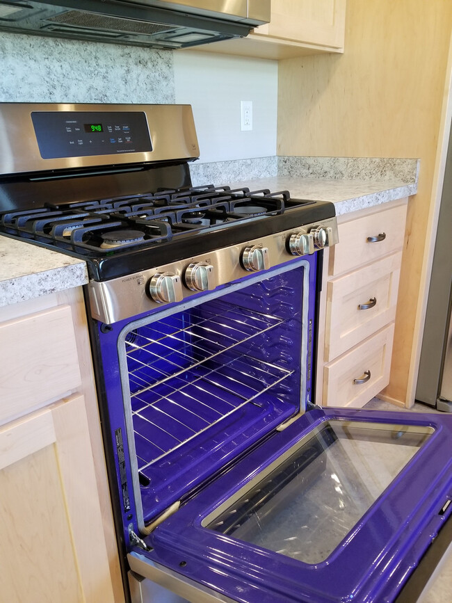 Building Photo - Remodeled 4 Bedroom 2 bath, NW Corvallis