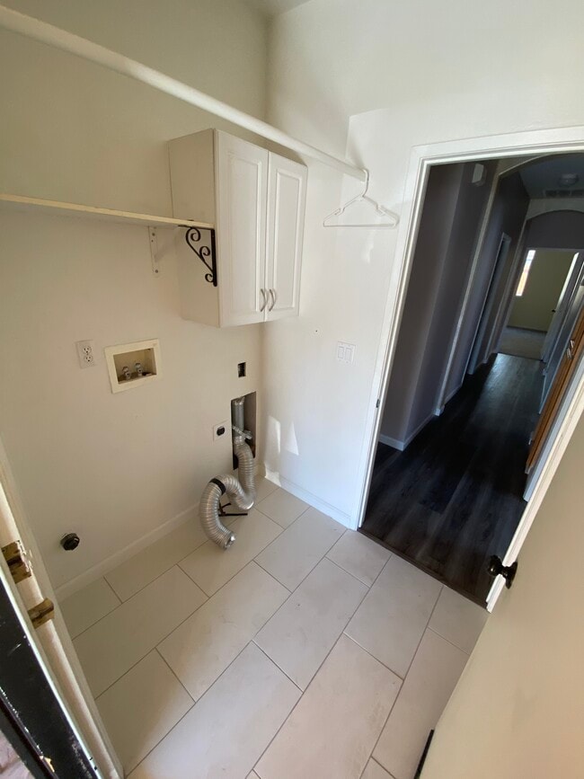 Building Photo - 9225 Sweetdale Ct