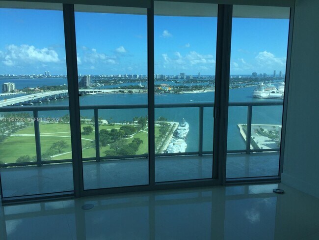 Building Photo - 888 Biscayne Blvd